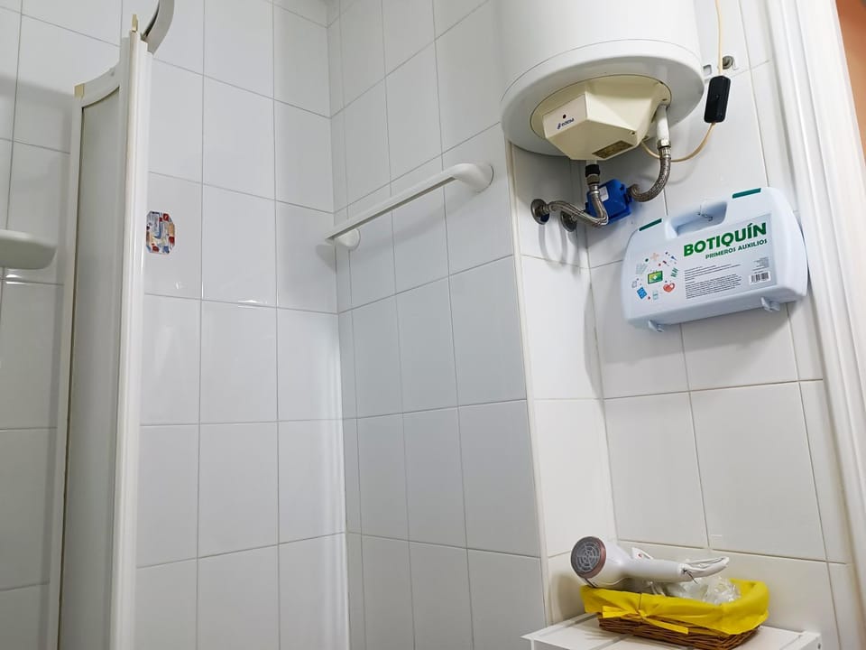 Shower, Bathroom, towels