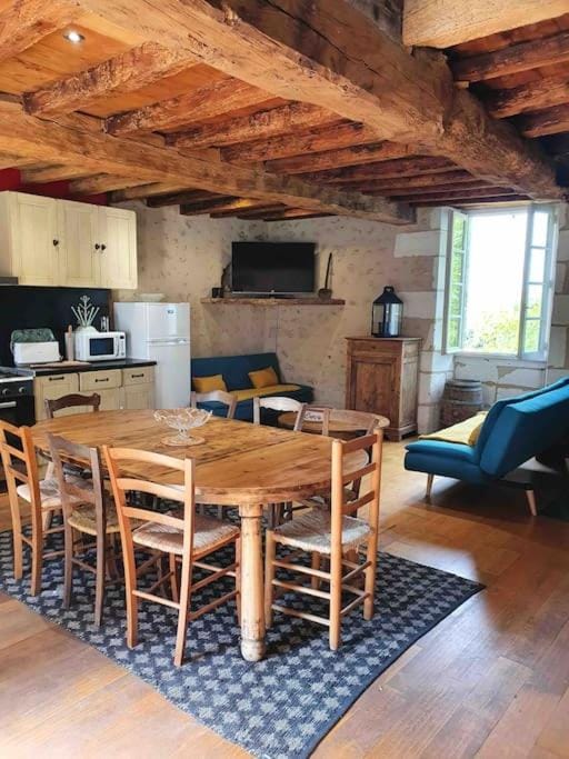 Kitchen or kitchenette, Living room, Seating area, Dining area, minibar, pet friendly, stove