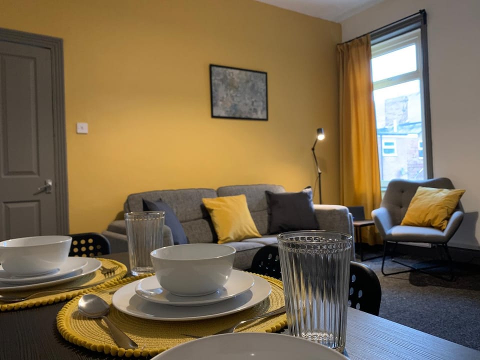 Coffee/tea facilities, Living room, Seating area, Dining area