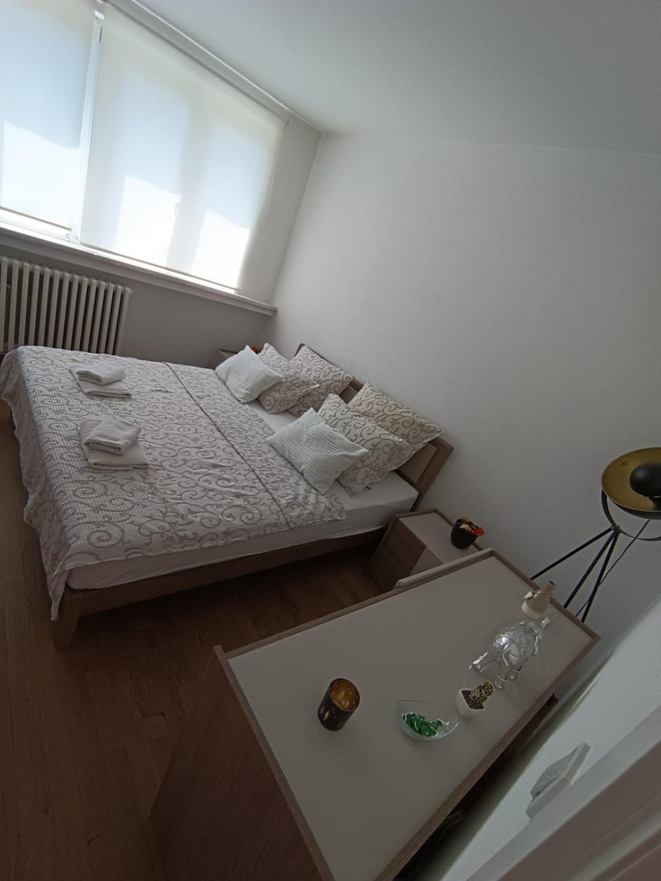 Bedroom, towels