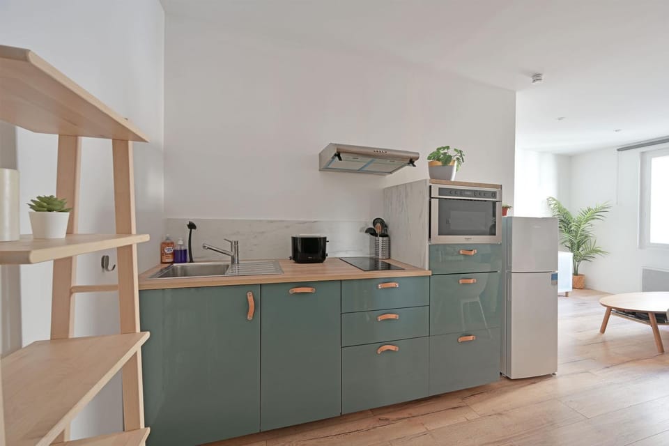 Coffee/tea facilities, kitchen