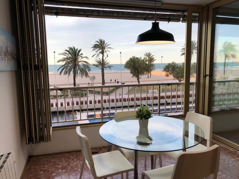 Apartamento ARENSOL EN PRIMERA LINEA DE PLAYA Apartment in Cullera