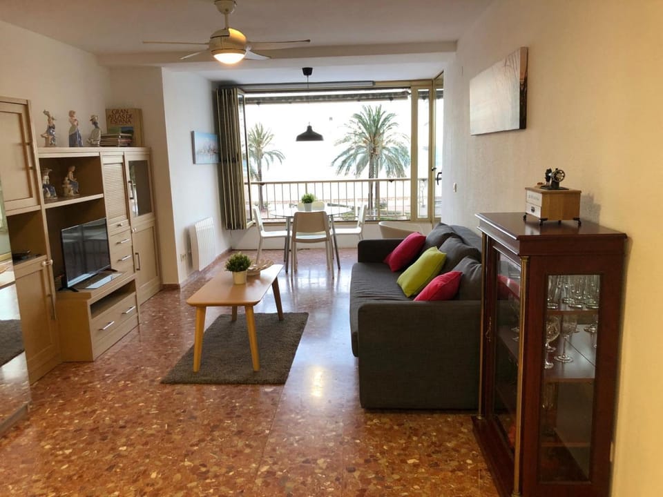 Communal lounge/ TV room, Dining area