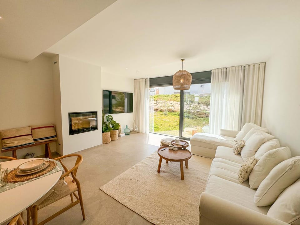 TV and multimedia, Living room, Garden view