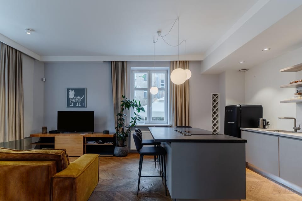 TV and multimedia, Kitchen or kitchenette, Living room, Seating area