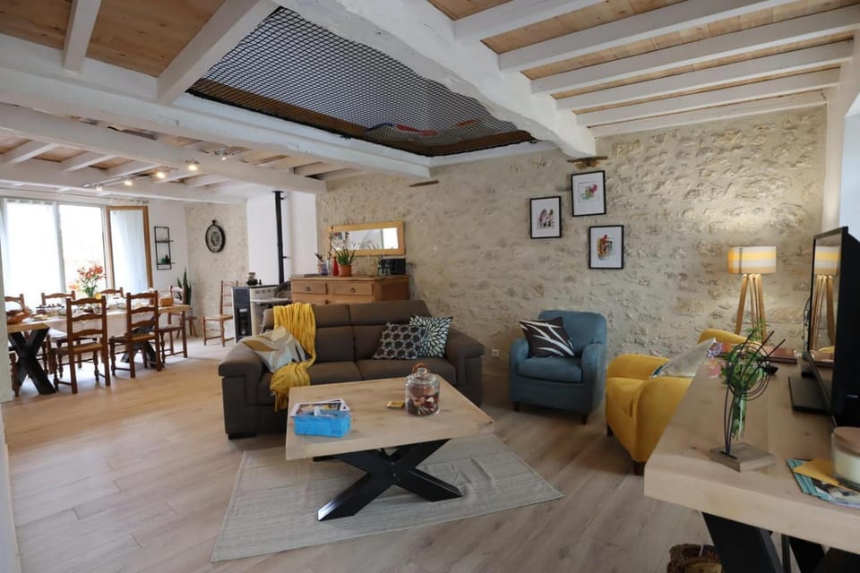 Chambres d'Hôtes du Messager Bed and Breakfast in Nouvelle-Aquitaine