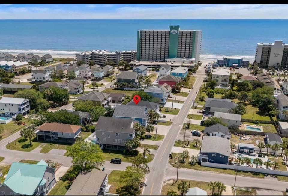 HeatedPoolOasis, 2MinsWalkToBeach, BeachGear House in Garden City