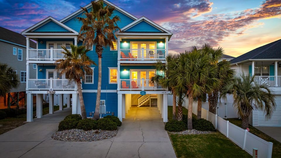 Facade/entrance, Balcony/Terrace, Balcony/Terrace, Beach, Beach, Parking