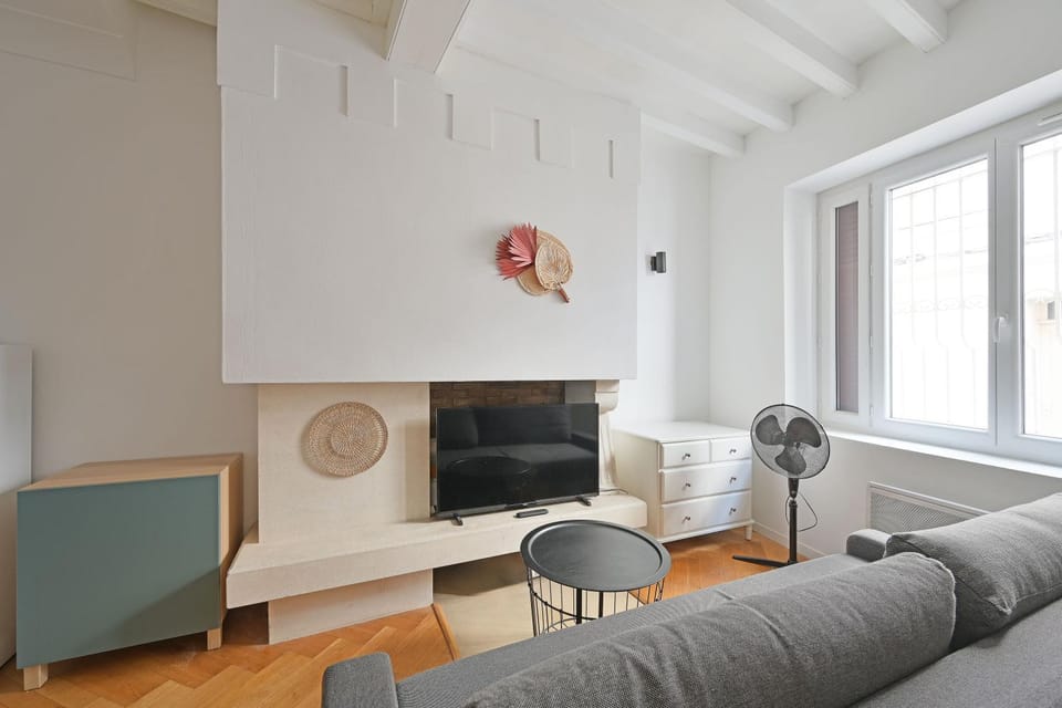 TV and multimedia, Living room, fireplace