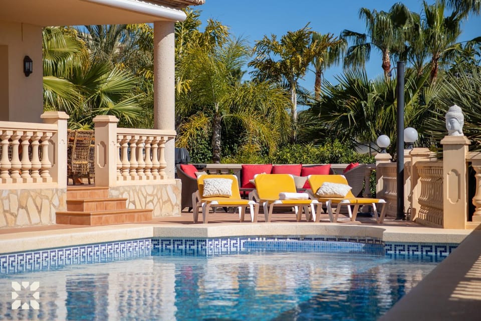 Patio, Day, Natural landscape, Garden, Living room, Seating area, Garden view, Pool view, Swimming pool, sunbed