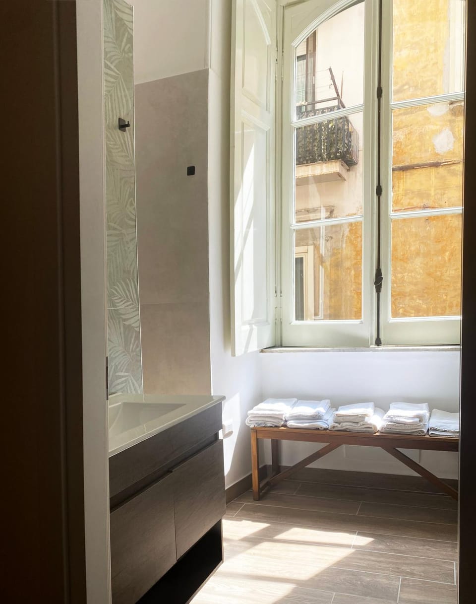 Bathroom, towels