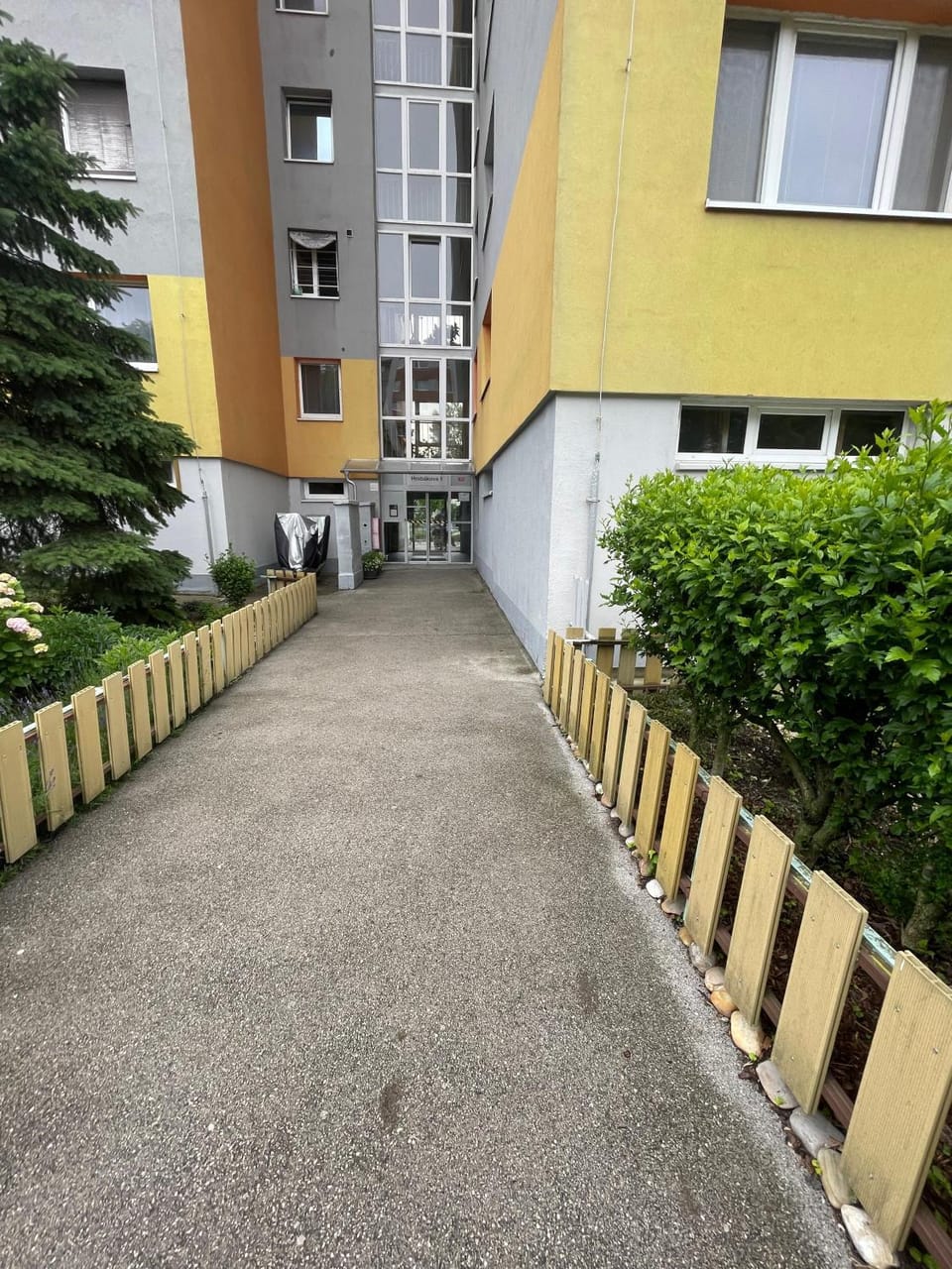 Property building, Neighbourhood