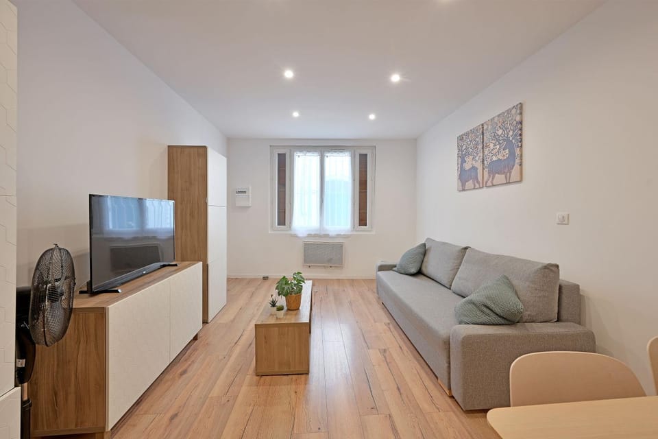 TV and multimedia, Living room, fireplace