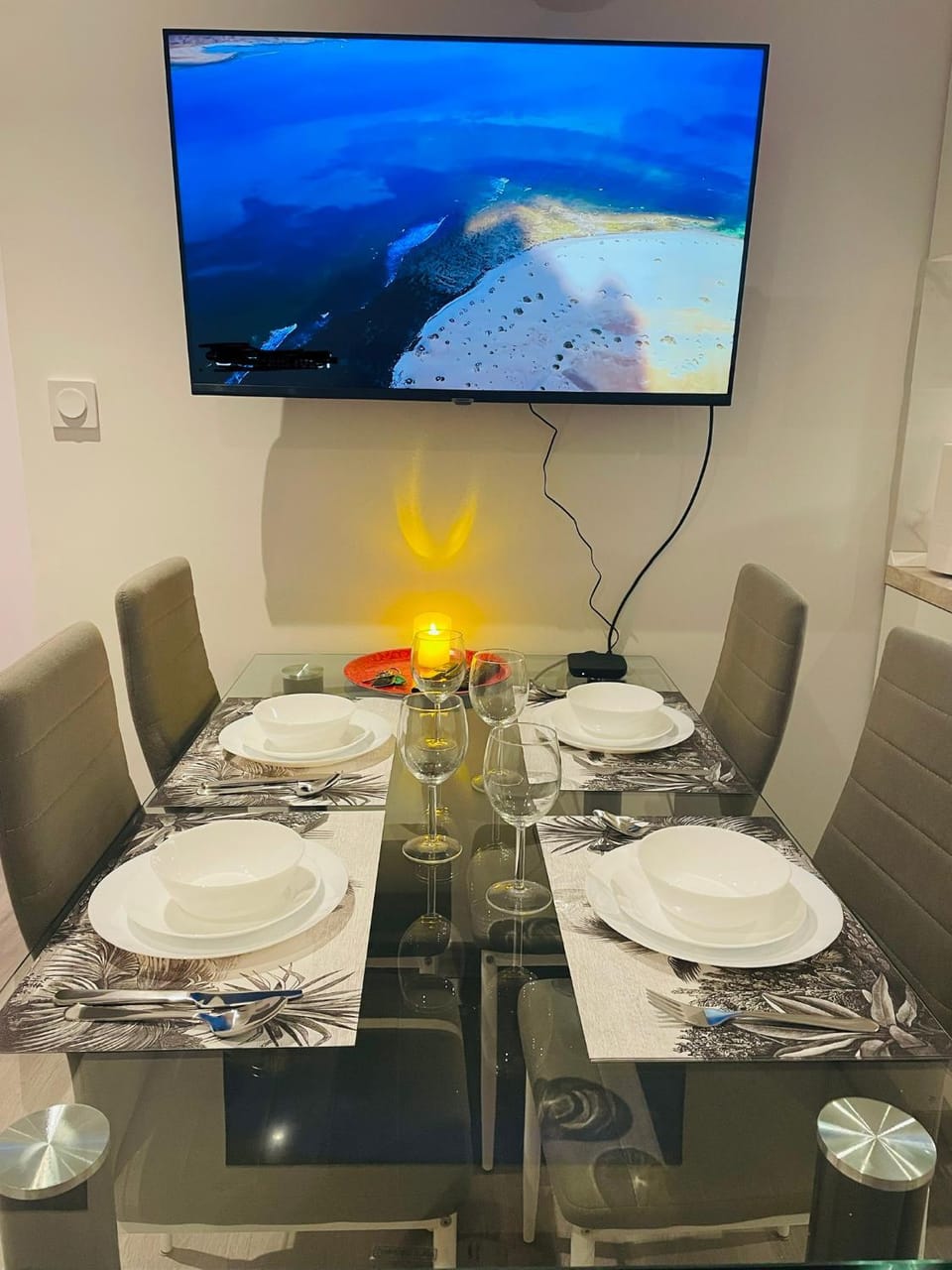 TV and multimedia, Dining area