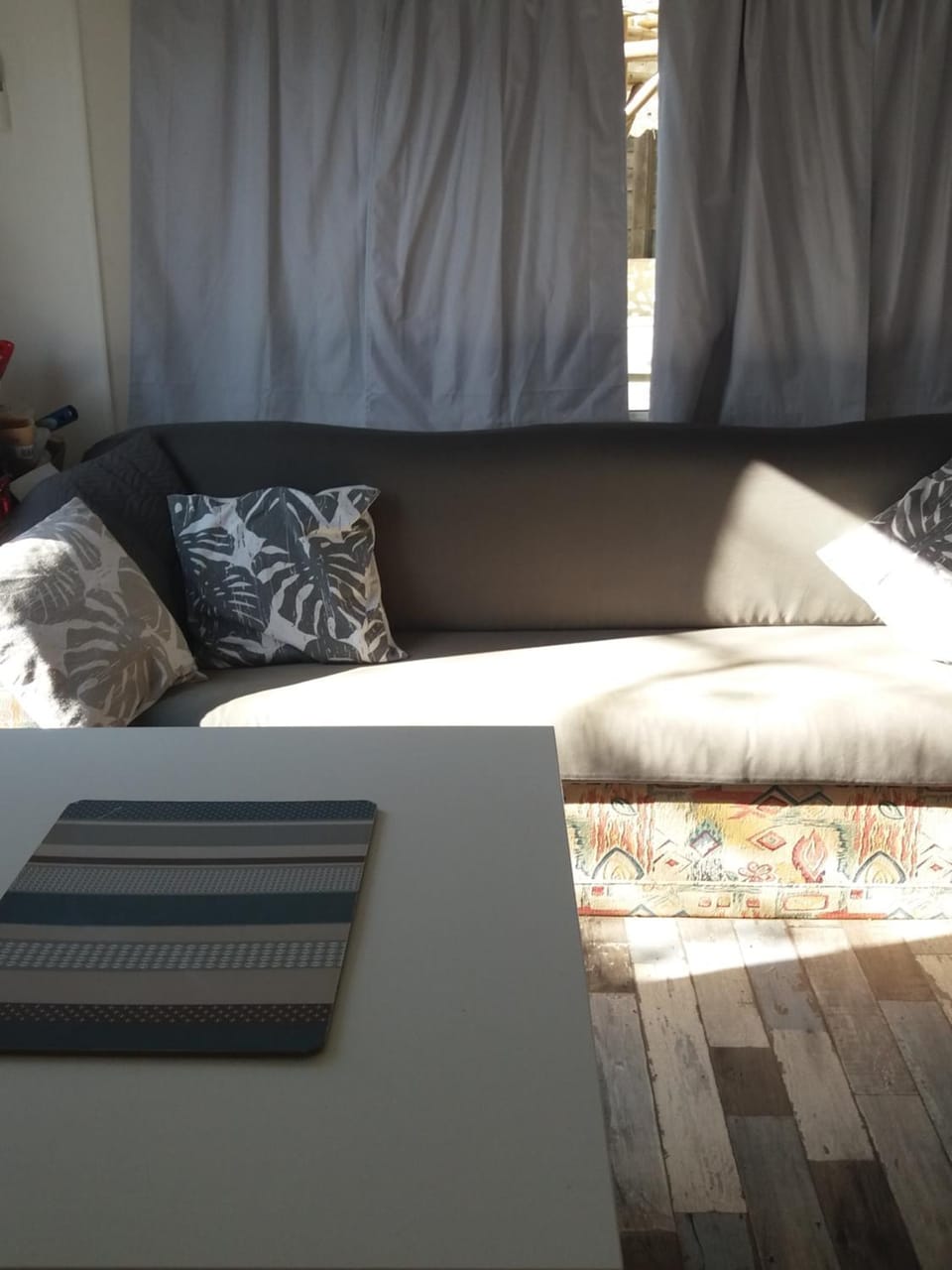Seating area, Internal: Not applicable to any particular room