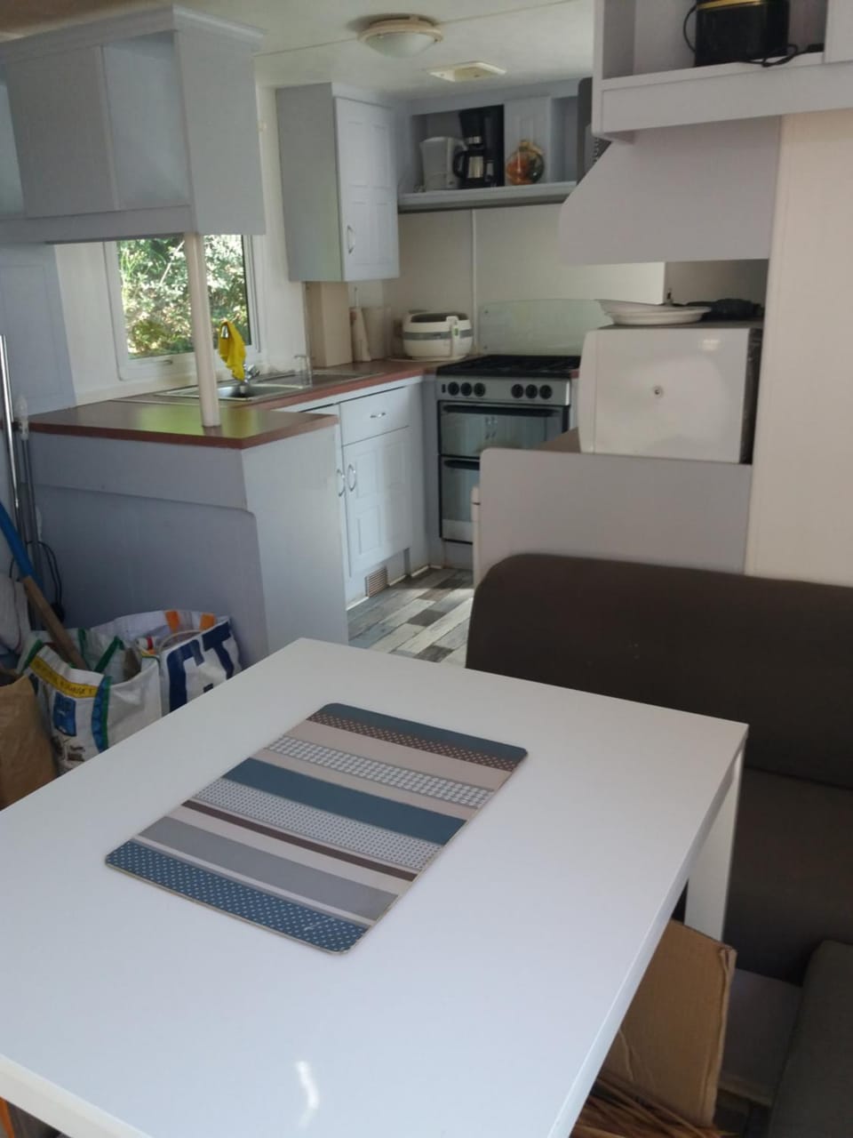 Kitchen or kitchenette, Dining area, pet friendly, stove