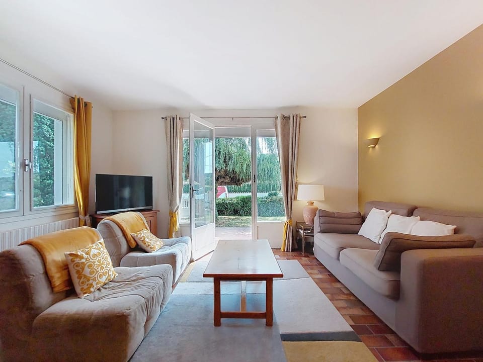 Holiday Home Maison des Groies by Interhome House in Vaux-sur-Mer