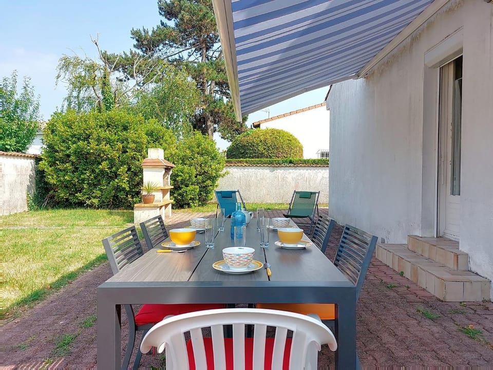 Holiday Home Maison des Groies by Interhome House in Vaux-sur-Mer