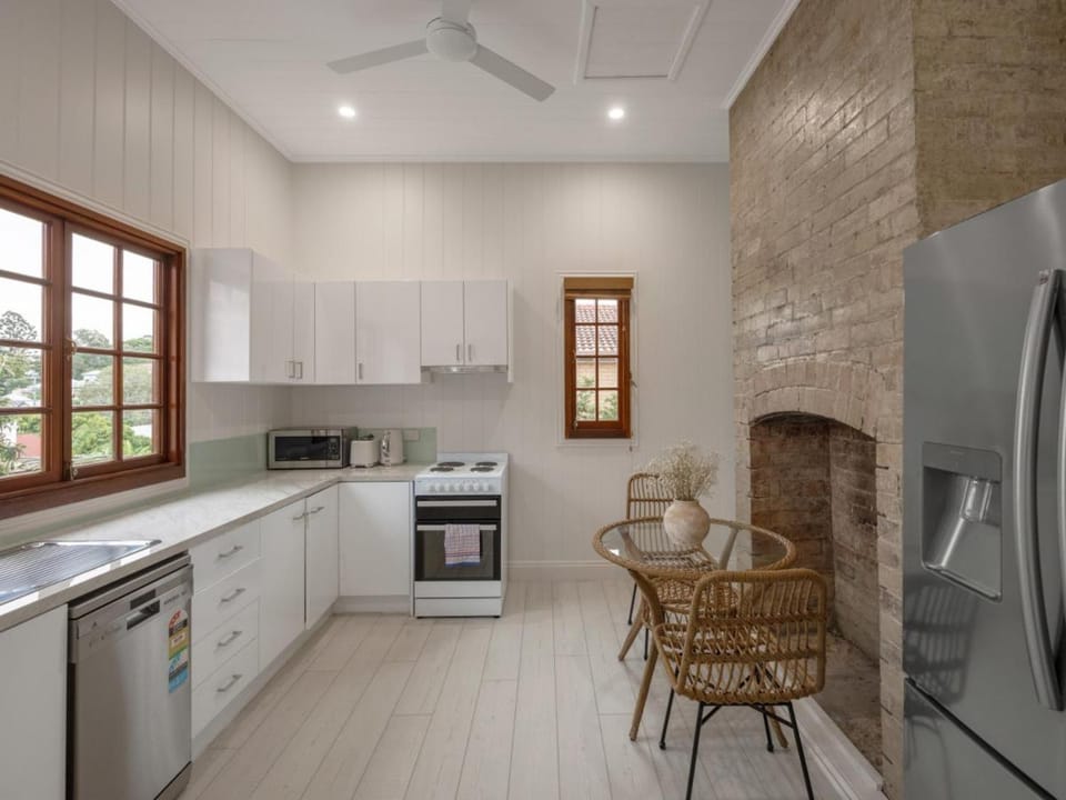 Charming 3BR Inner City Haven Highgate Hill House in Brisbane