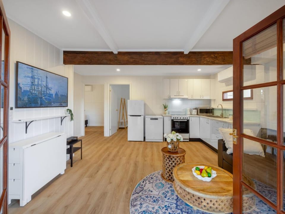 Serene 3 Bedroom Inner City Retreat Highgate Hill House in Brisbane