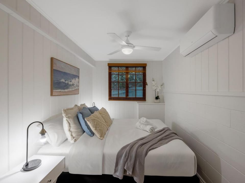 Serene 3 Bedroom Inner City Retreat Highgate Hill House in Brisbane
