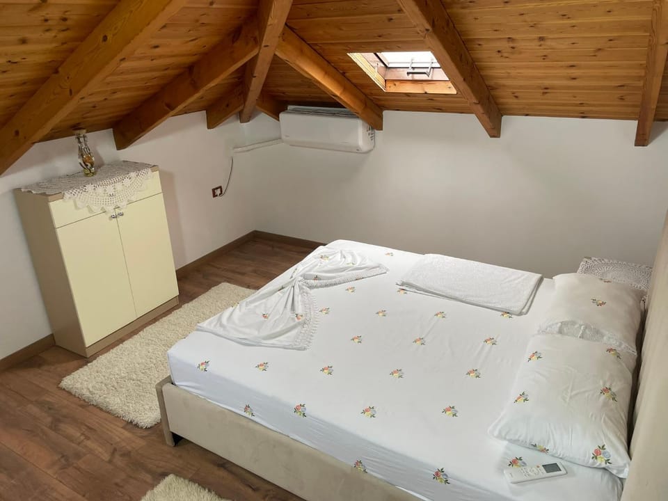 Bed, Photo of the whole room, Bedroom, wardrobe
