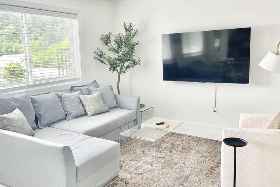 Crystal City Boutique Flats - Free Parking 2878 Apartment in Crystal City