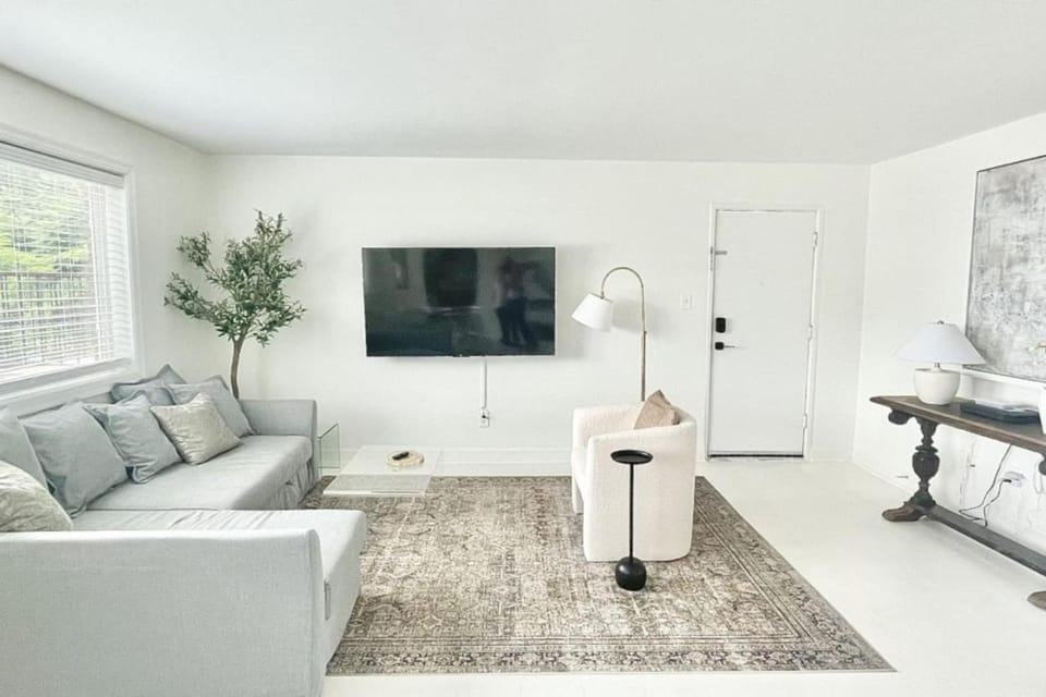 Crystal City Boutique Flats - Free Parking 2878 Apartment in Crystal City