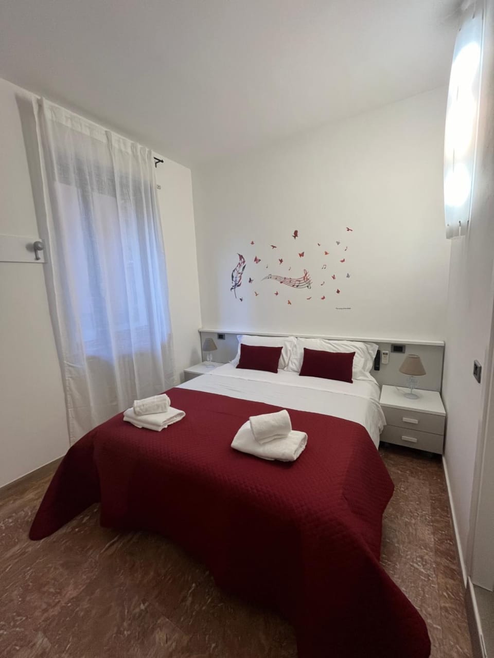 Bed, Photo of the whole room, Bedroom, towels