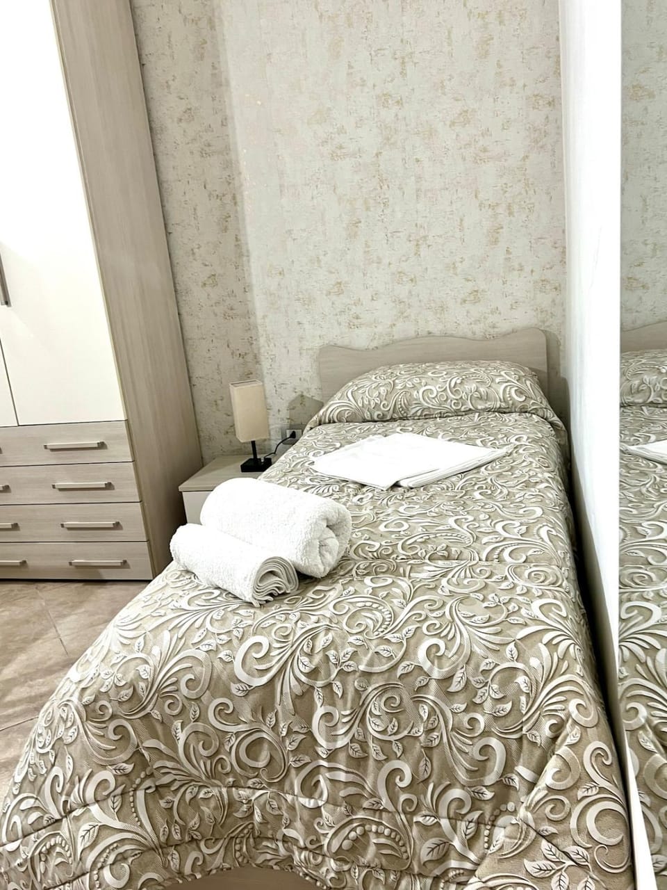 Bed, Photo of the whole room, Bedroom, towels