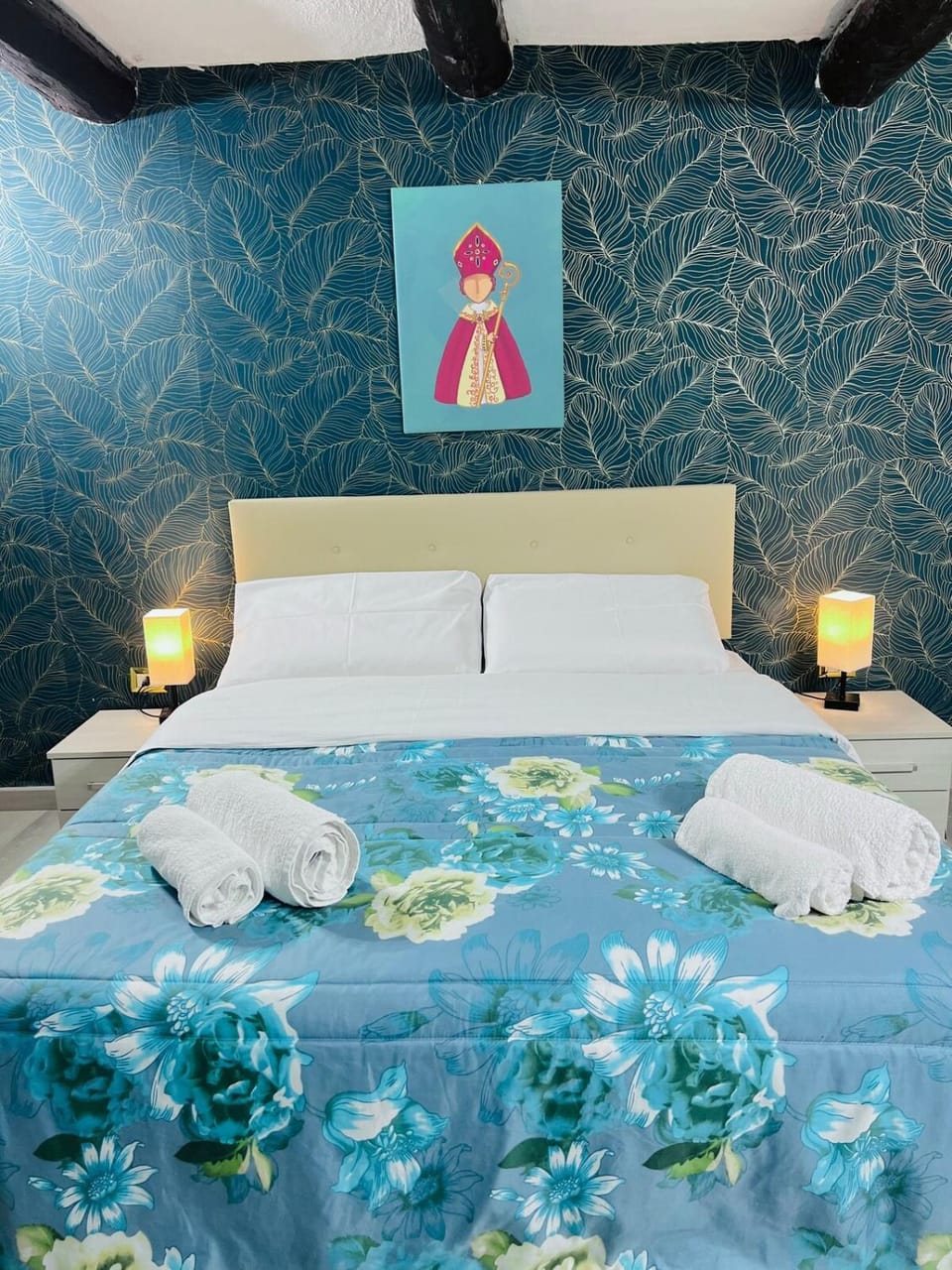 Bed, Photo of the whole room, Bedroom, towels