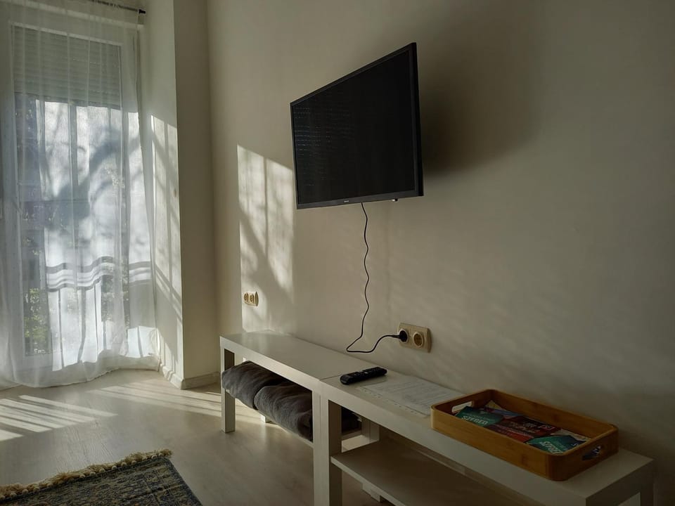 Communal lounge/ TV room, TV and multimedia, Evening entertainment