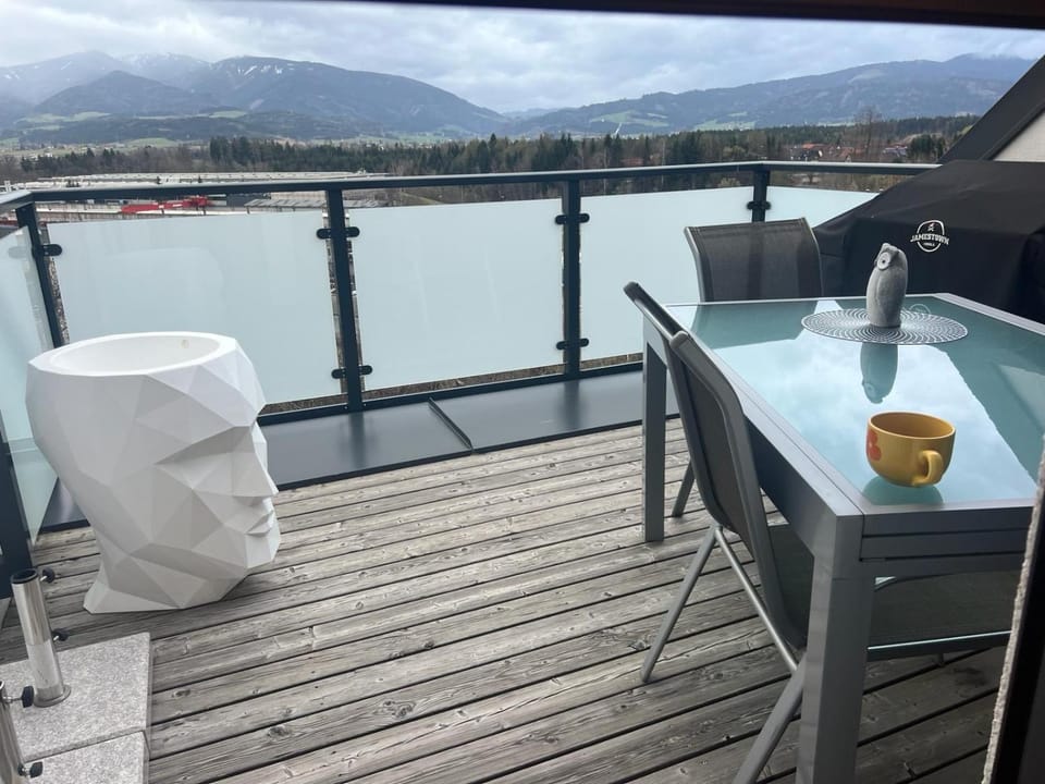View (from property/room), Balcony/Terrace, Mountain view