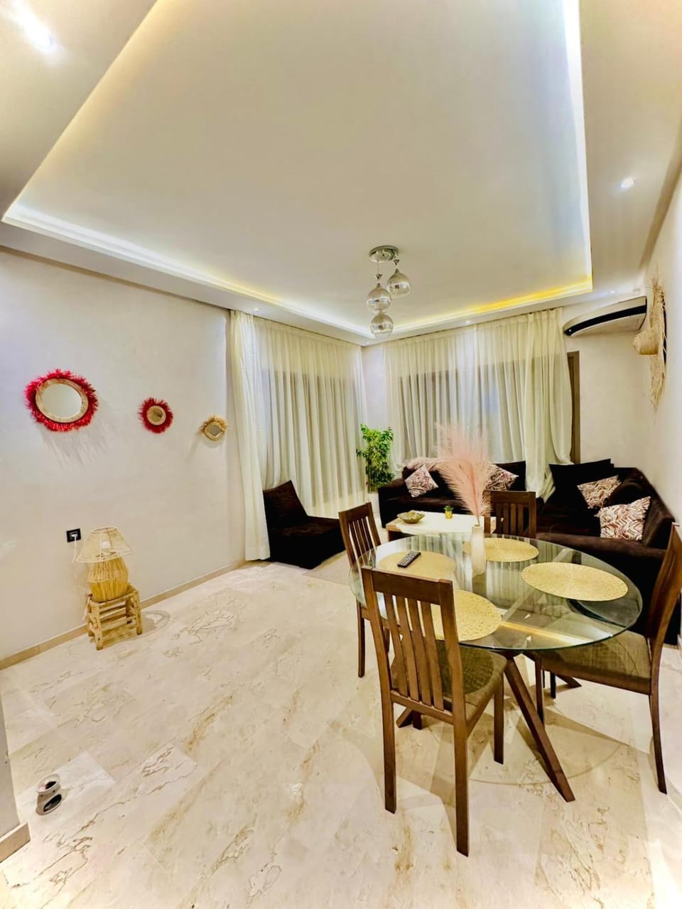 TV and multimedia, Living room, Seating area, Dining area, air conditioner