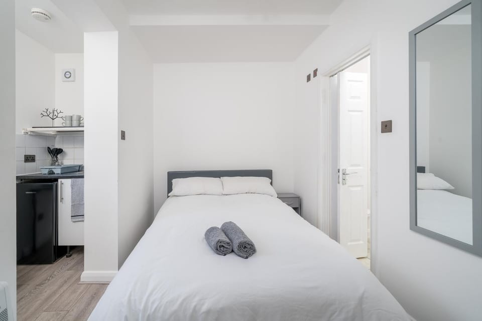 Heart of Dalston- Trendy Compact Studio Flat Apartment in London Borough of Hackney