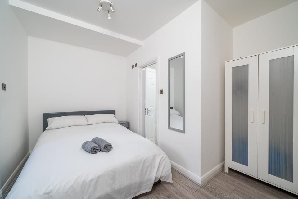 Heart of Dalston- Trendy Compact Studio Flat Apartment in London Borough of Hackney