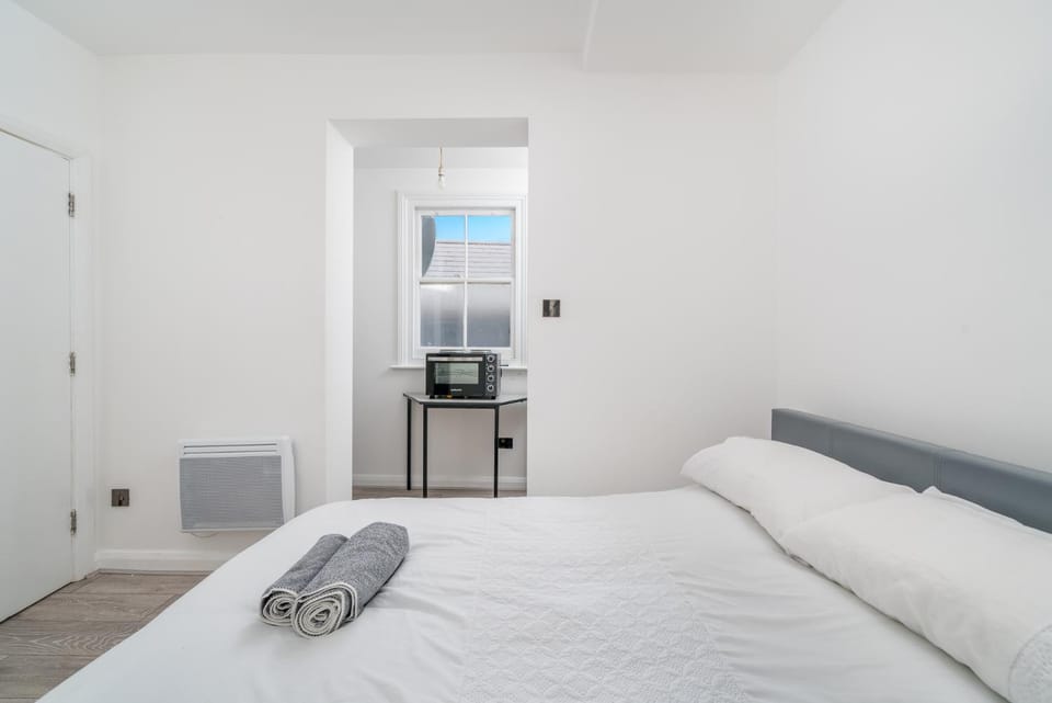 Heart of Dalston- Trendy Compact Studio Flat Apartment in London Borough of Hackney