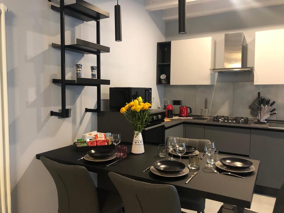 Dining area, kitchen