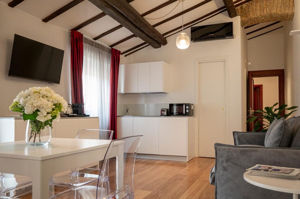 Communal lounge/ TV room, Kitchen or kitchenette, Living room