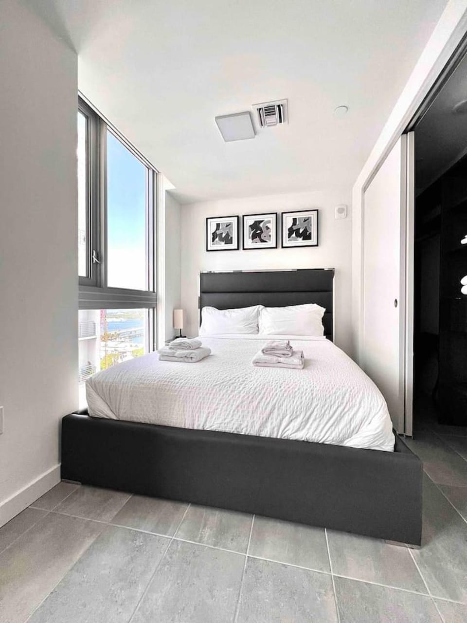 Modern Studio Downtown with Pool and Gym House in Miami