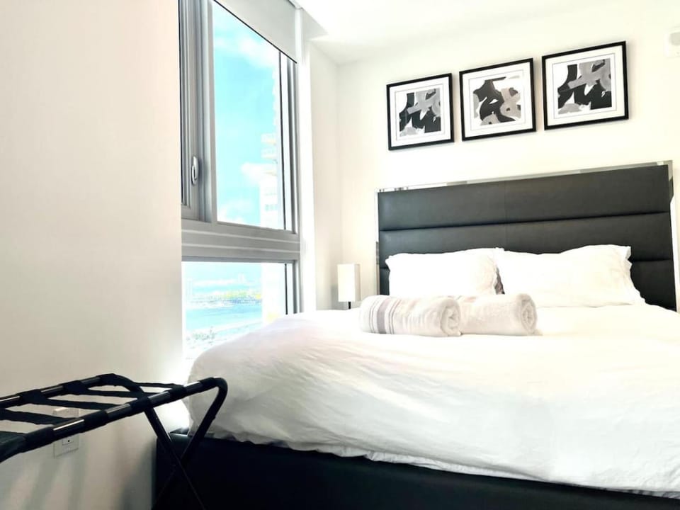 Modern Studio Downtown with Pool and Gym House in Miami