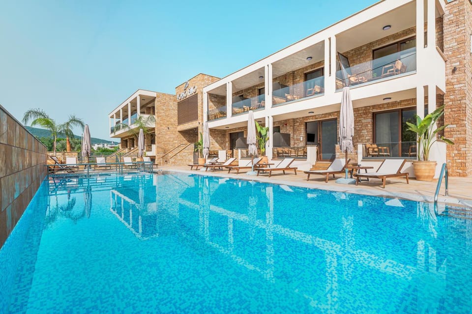 Property building, Swimming pool