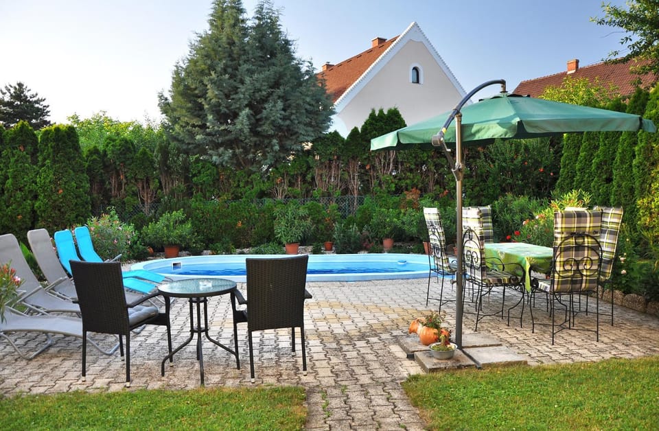 Garden, Swimming pool