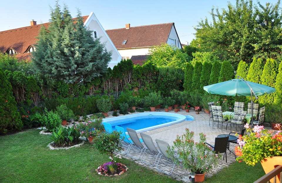 Garden, Swimming pool
