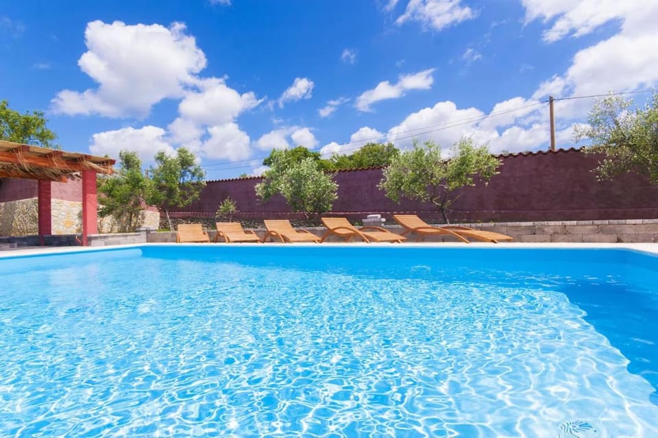 Pool view, Swimming pool, sunbed