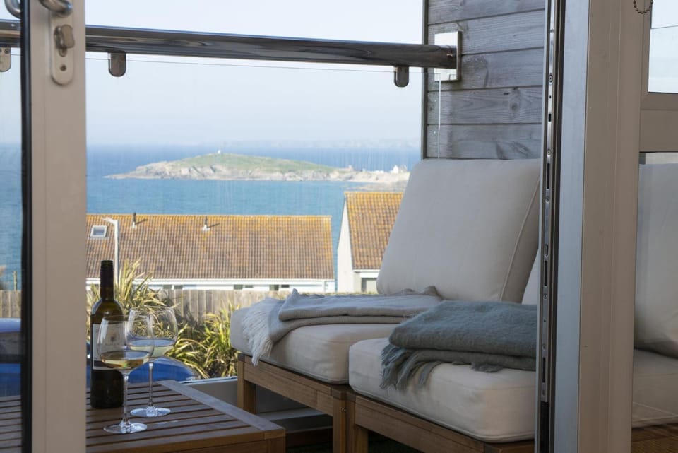 Property building, Balcony/Terrace, Sea view