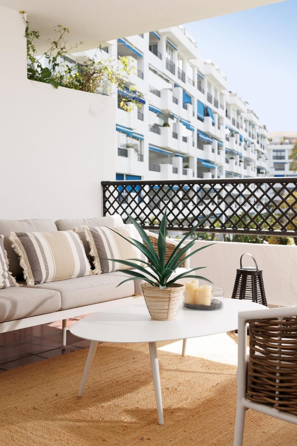MARBELLA BANUS SUITES - Banús - Terrazas de Banús Urb- Premium 2BR - 2BA - Redecorated - Brand-New Furniture - Outdoor Terrace - Heart of Puerto Banús - Steps from Marina, Beach & El Corte Ing Luxury Shopping - Pools & Garden Solarium- Ideal for Families Apartment in Marbella