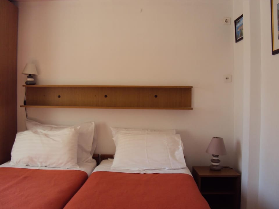 Bed, Other, Photo of the whole room, Decorative detail