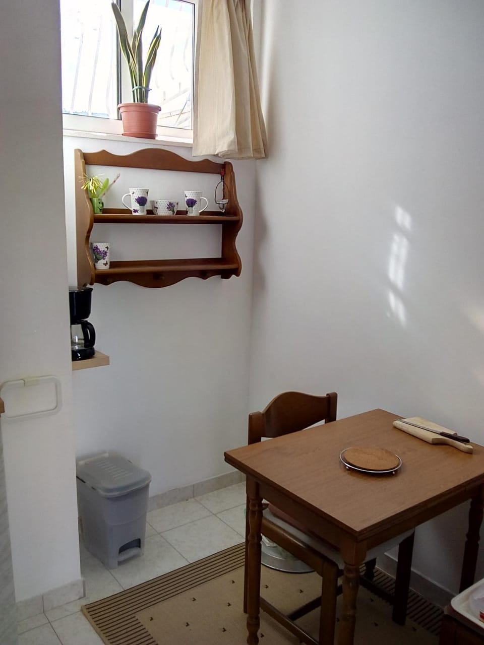 Dining area, kitchen
