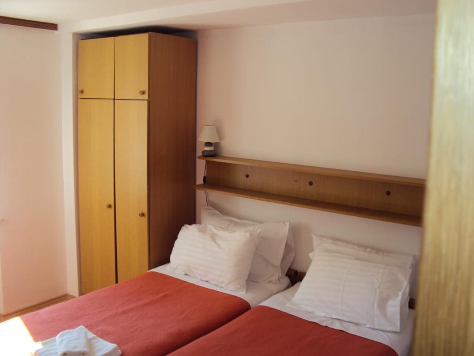 Bed, Other, Photo of the whole room, Decorative detail